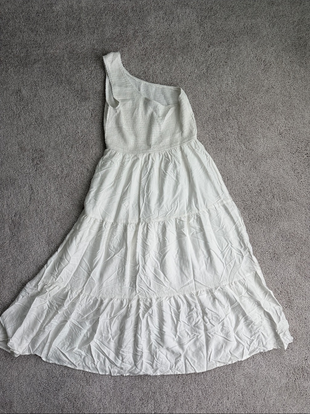 Zesica One-Shoulder sleeveless smocked White Maxi Dress - Size Large - Picture 4 of 7